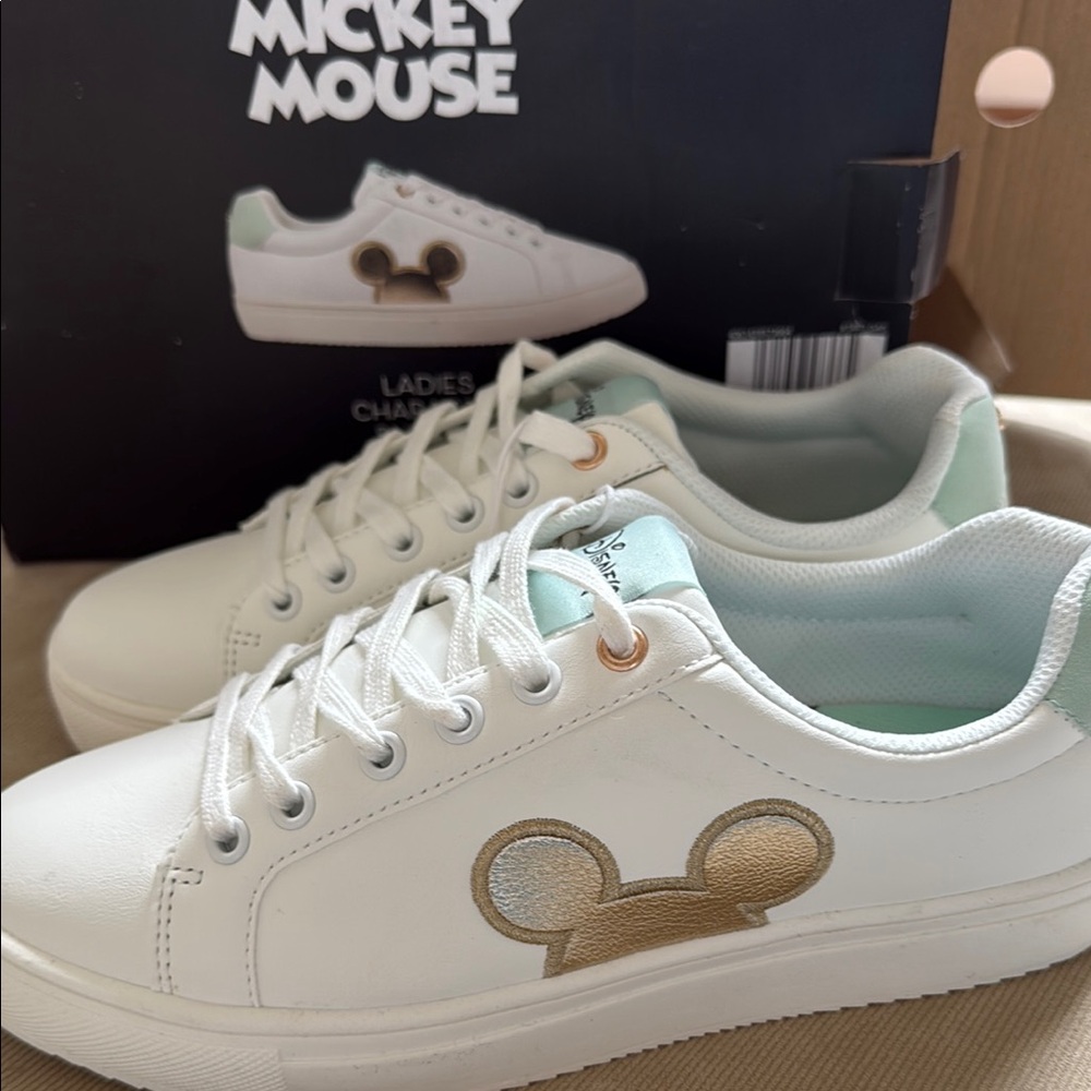 Disney Mickey Mouse Women’s White Sneakers New size 9 with Box